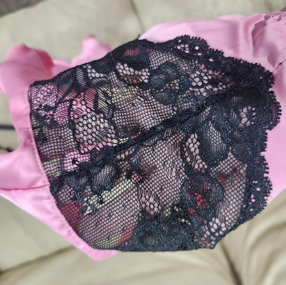 Y2K Jezebel Bright Pink Satin And Black Lace Bra Size 34C And Skirt Size S Set - Picture 3 of 6